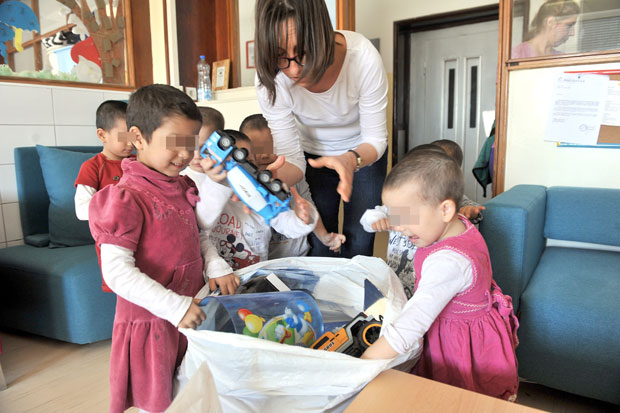 Новости даривале децу у Звечанској